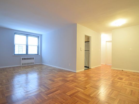 Drake House - Living Room - 207-03G