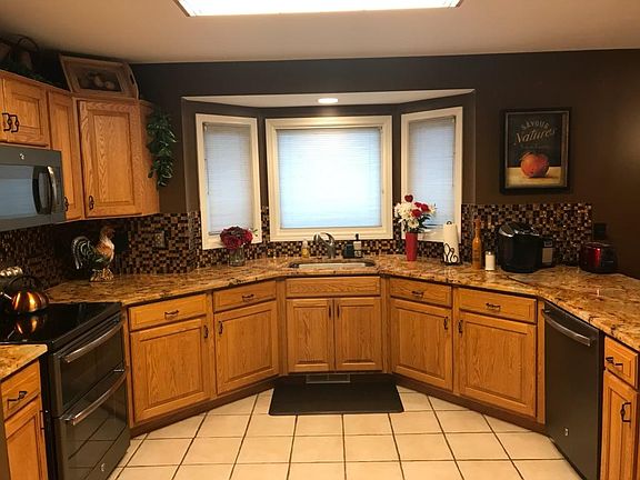 3rd image of 47849 Jamestown Dr