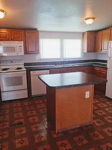 714 Baldwin Ave — Photo 9