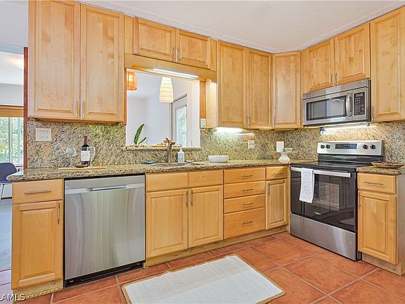 5th image of 3599 Papaya St