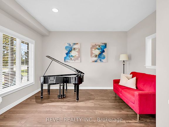 5th image of 14 Devonleigh Dr