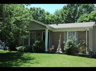 13 Oak Forest Dr, Saint Peters, MO 63376