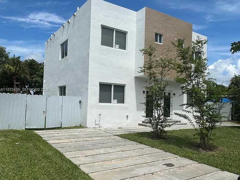 723 NW 19th Ave #B — Photo 3