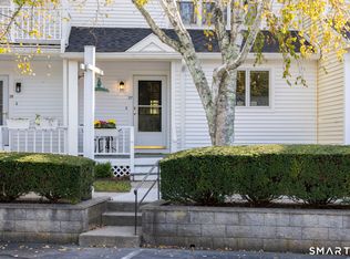 27 Cove Side Ln #27, Stonington, CT 06378