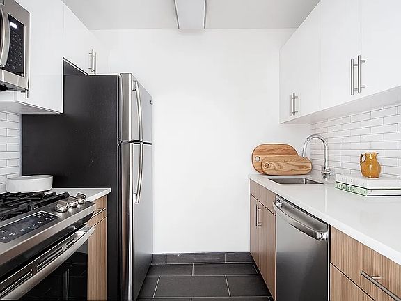 2nd image of 200 E 87th St APT 12H