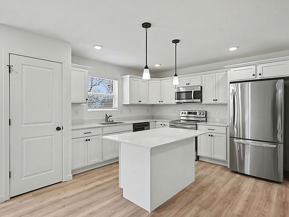 2nd image of 1642 Roosevelt Ct