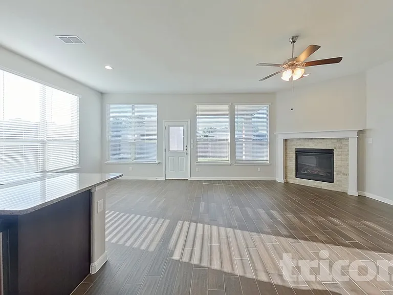 612 Golden Bell Dr — Photo 3