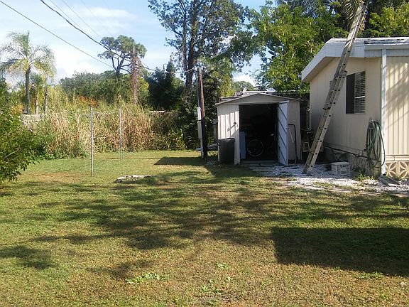 5th image of 7447 San Casa Dr
