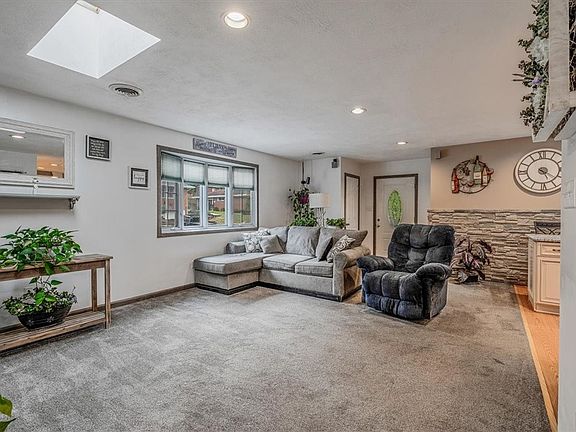 4th image of 165 Oakdale Ave