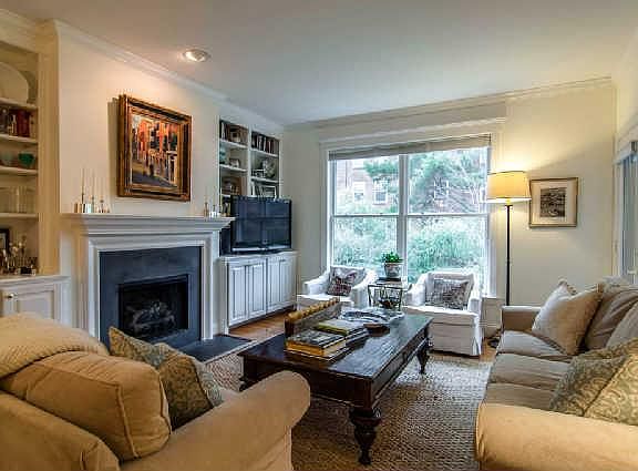 5th image of 4040 Woodlawn Dr Unit 22