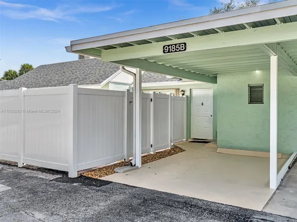 9185 SW 5th St APT B, Boca Raton, FL 33428