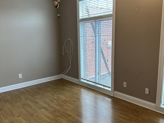 3rd image of 160 Market St