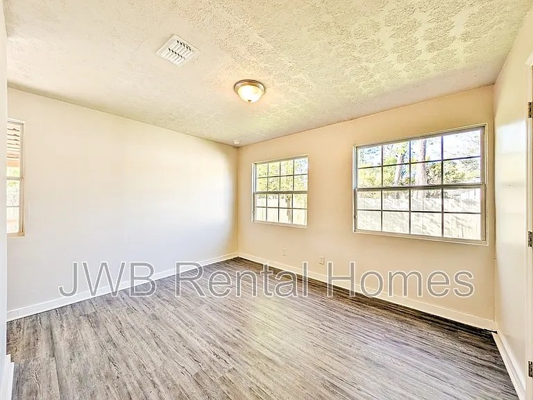 8918 1st Ave — Photo 8