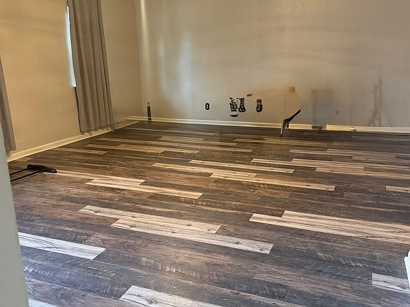 2nd image of 4693 Royal Ridge Dr