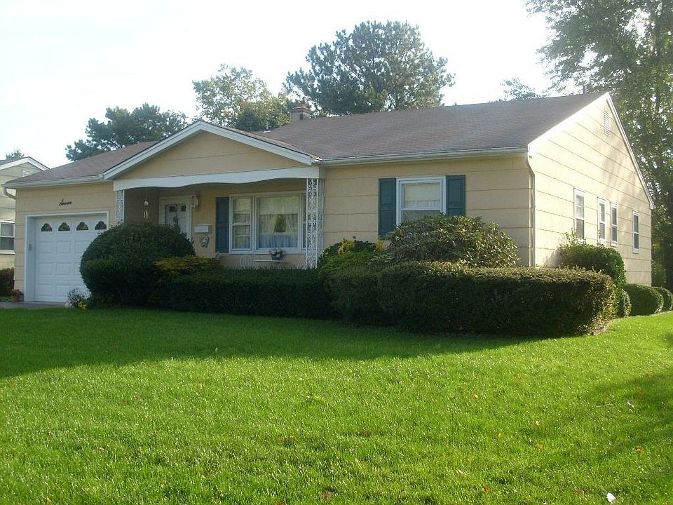 1st image of 7 Sherwood Ln