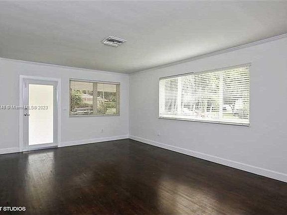 4th image of 6606 San Vicente St