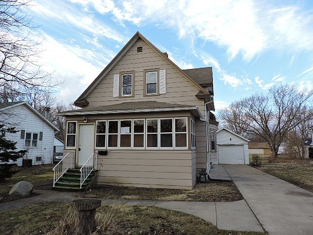 1st image of 222 W Waupansie St