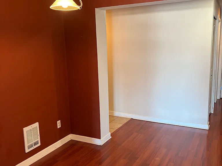 1504 Aurora Ave N — Photo 5