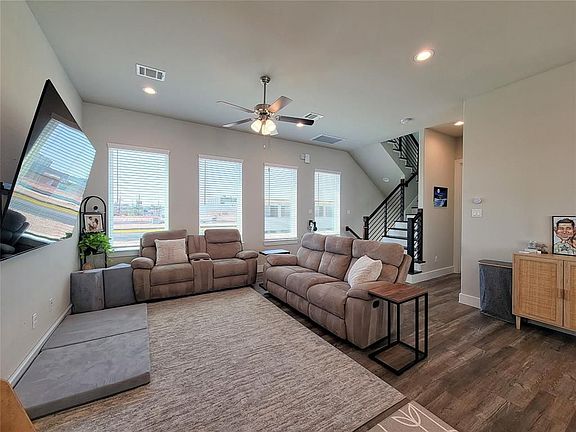 2nd image of 1741 Cove Crescent Ct