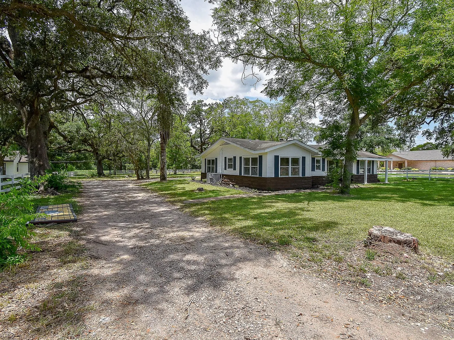 3 bed, 1.5 bath, 1708 sqft, $2,000 — Photo 3