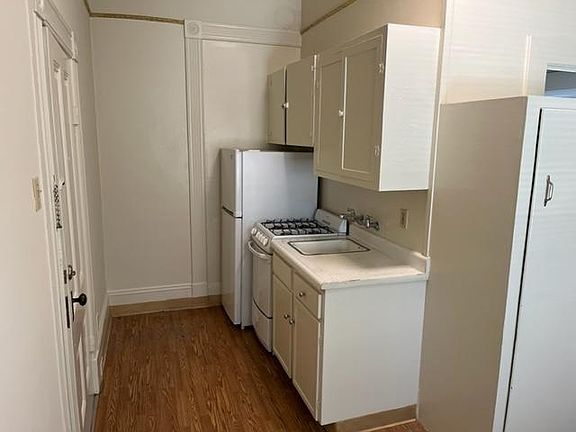 2nd image of 125 Gifford Ave APT 2