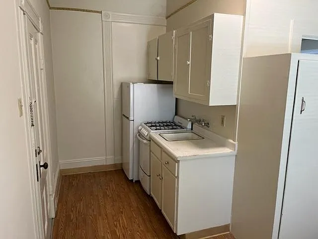 Building Photo - 125 Gifford Ave #2
