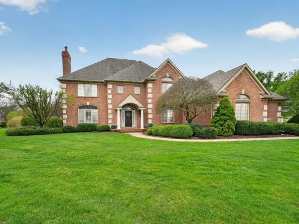 16798 Woodland Hills Dr S, Granger, IN 46530