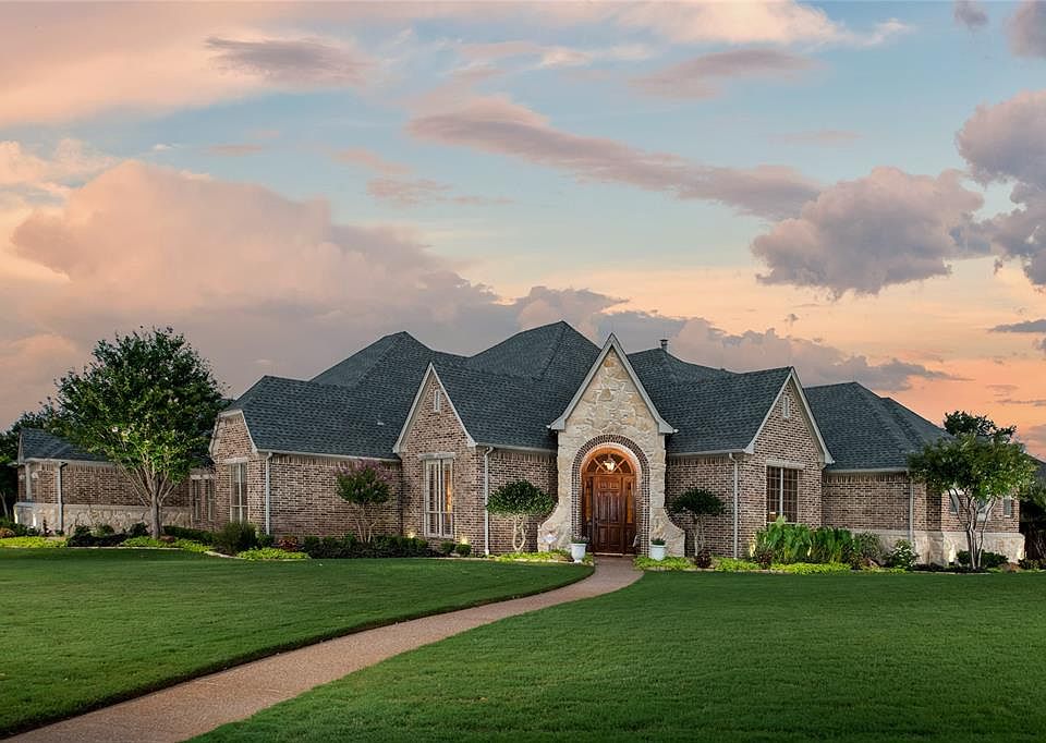 1st image of 900 Shady Creek Dr