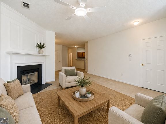 3rd image of 422 Copeland St