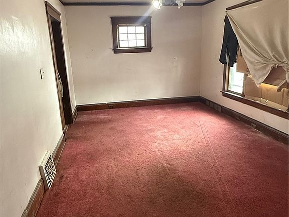 5th image of 677 Eddy Rd