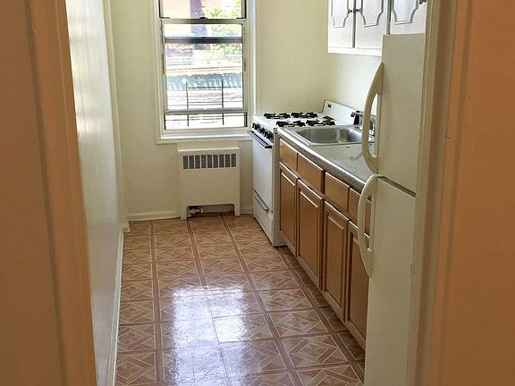5th image of 2215 Cruger Ave APT 3C
