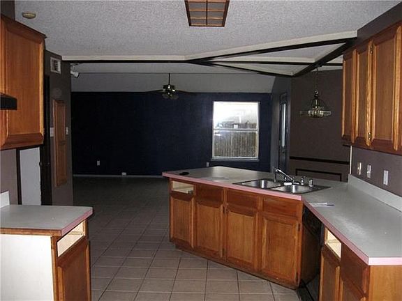 4th image of 4905 Cedar Springs Dr Fort Worth