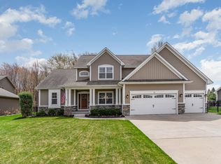 12 Pinehaven Cir, Midland, MI 48642
