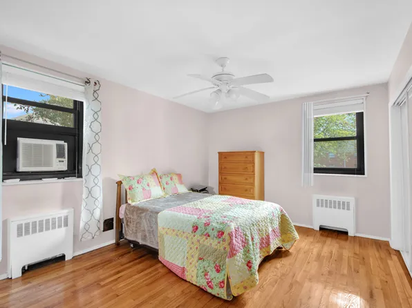 21-29 Utopia Parkway image 4 of 8