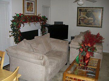 http://www.propertyboss.net/CustomerImages/EXCALIBR_92531/media/Properties/594%20Robin%20Ridge%20(23DE)/zsmall_familyroom.JPG