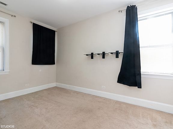 4th image of 7635.5 N Greenview Ave #2N