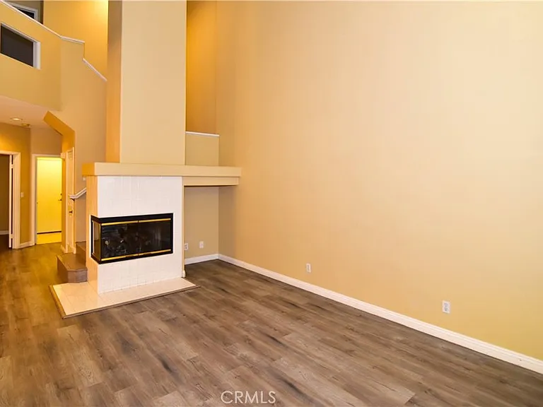 2090 Villa Del Lago Dr #B — Photo 4