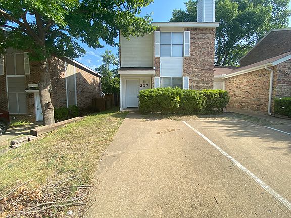 2nd image of 207 Country Bend Dr