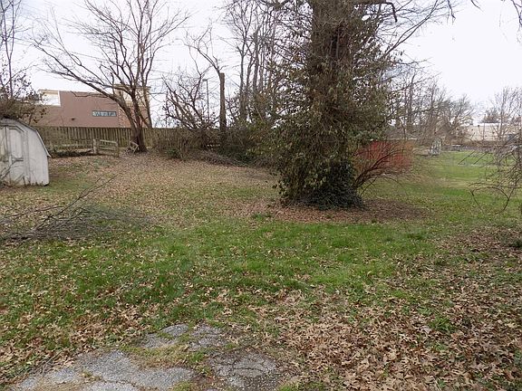 3rd image of 137 Willis Ave