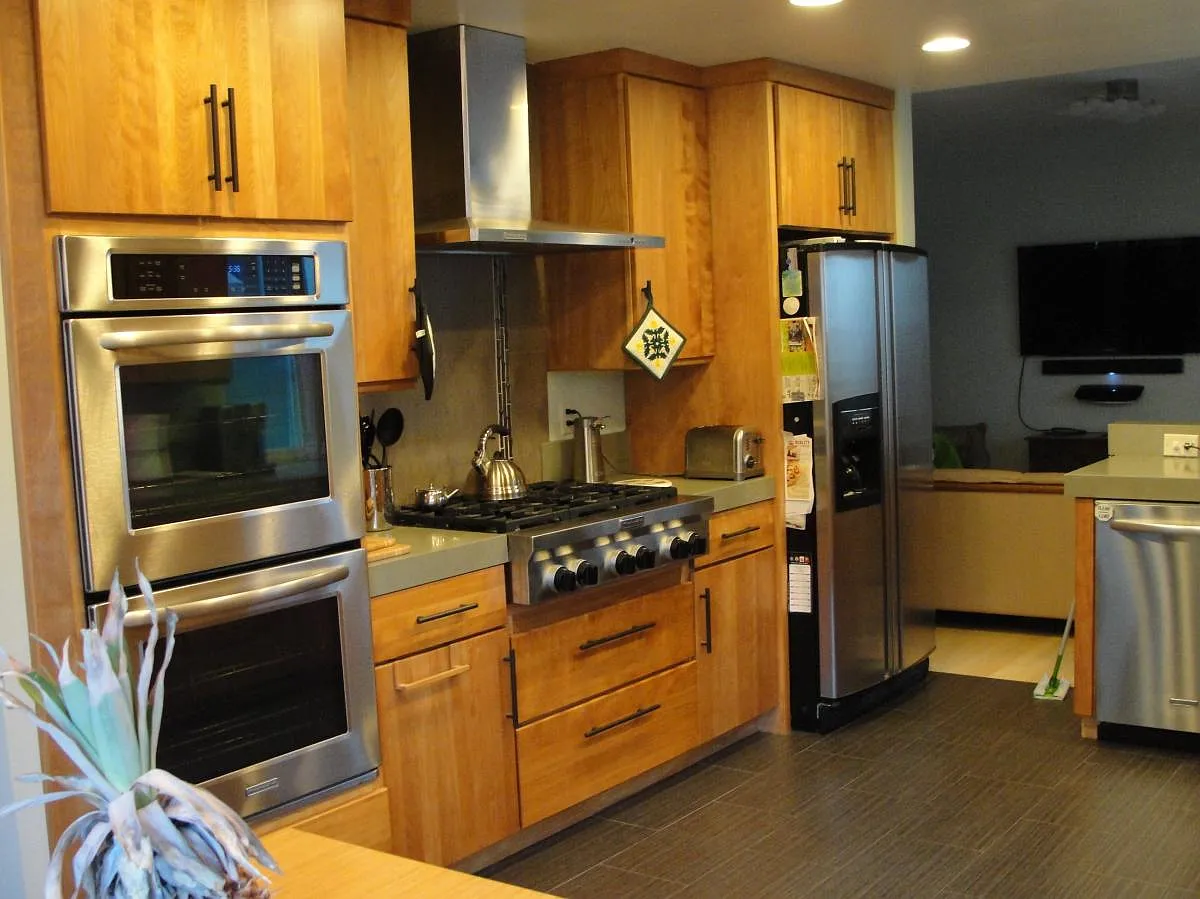4 bed, 2.5 bath, 2726 sqft, $4,800 — Photo 4