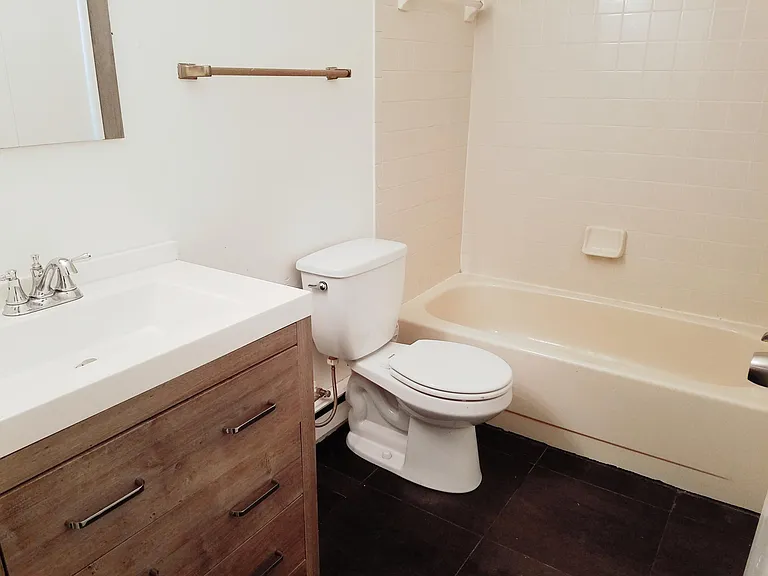 446 E Patrick St #F — Photo 17