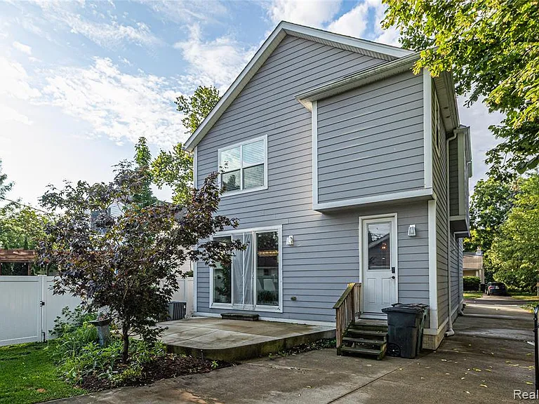 16276 Kirkshire Ave — Photo 2