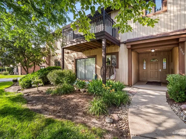 1099 Prescott Dr #1A, Roselle, IL 60172