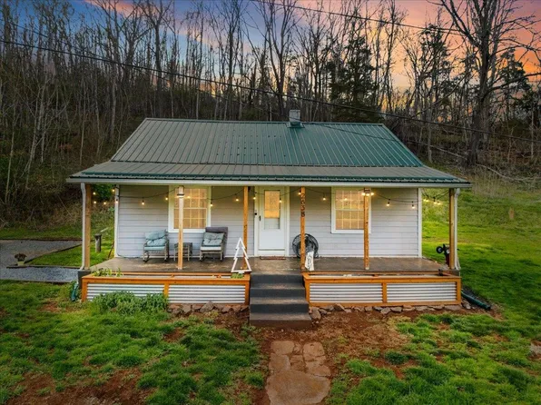 2638 Castleton Rd, Max Meadows, VA 24360