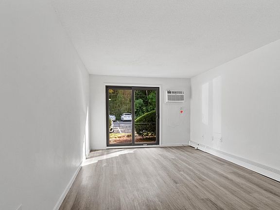 4th image of 6 Strawberry Bank Road #5
