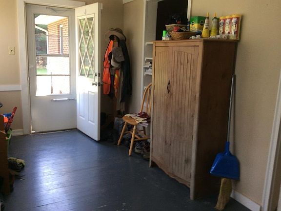 5th image of 1127 Hanna Ln
