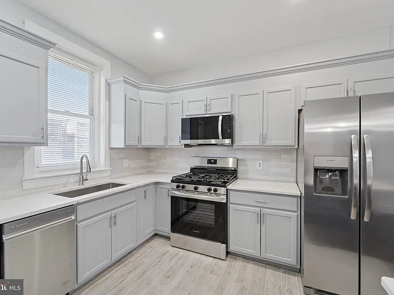127 W Albanus St — Photo 16