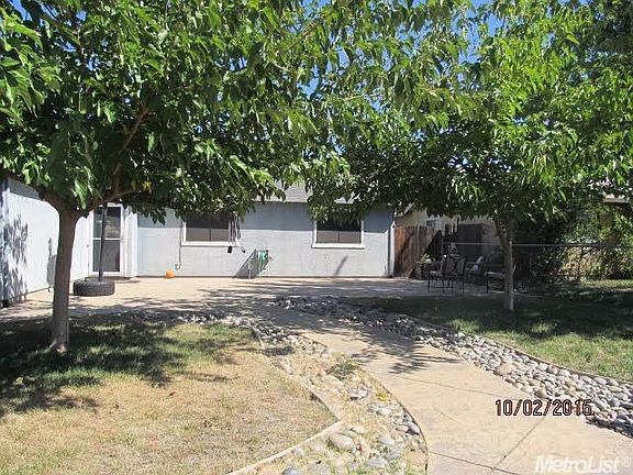 2nd image of 726 S Dixie Dr