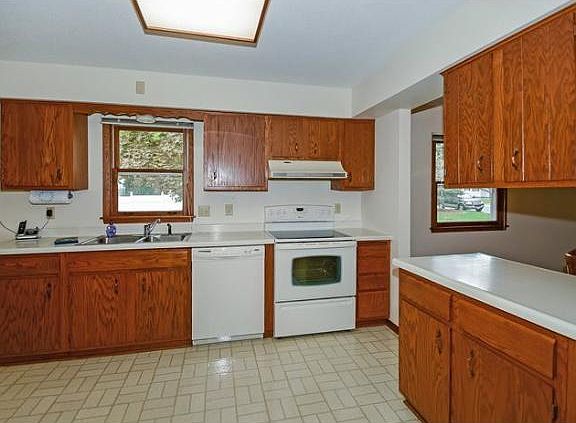 3rd image of 2930 Winthrop Dr