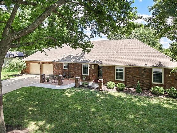 One step entry into the house for easy access.